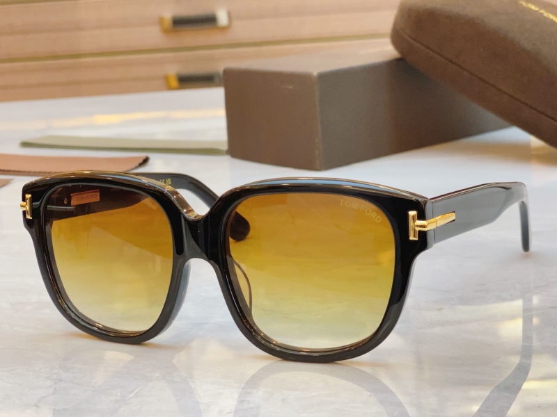 TOM FORD